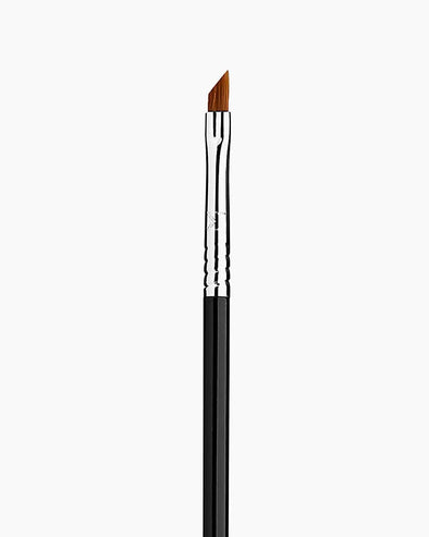 Winged Liner Brush
