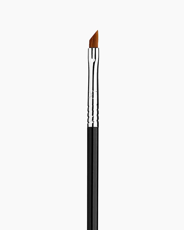 Winged Liner Brush